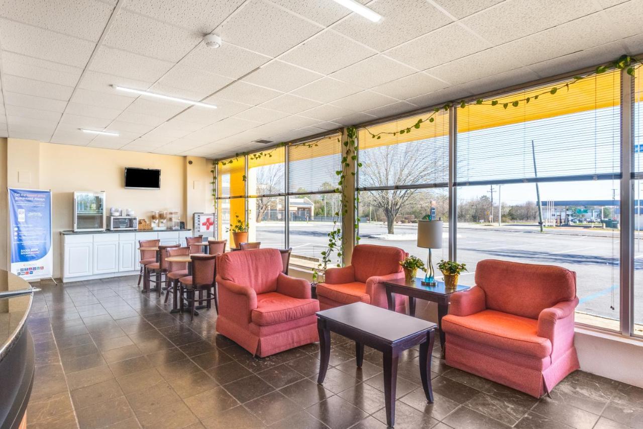 Econo Lodge *